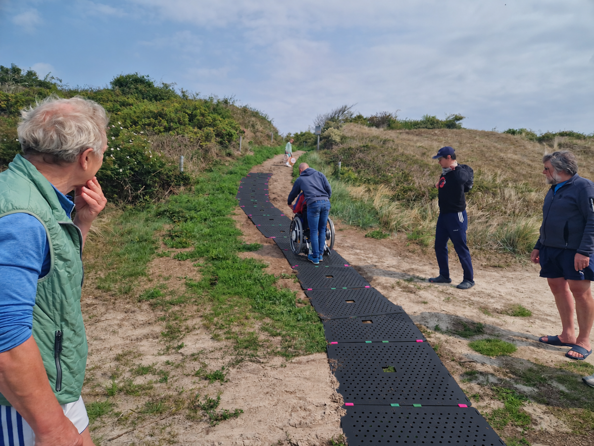 Barrierefreies Zeltlager auf Langeoog: mit TRAIL-MATE über die Düne